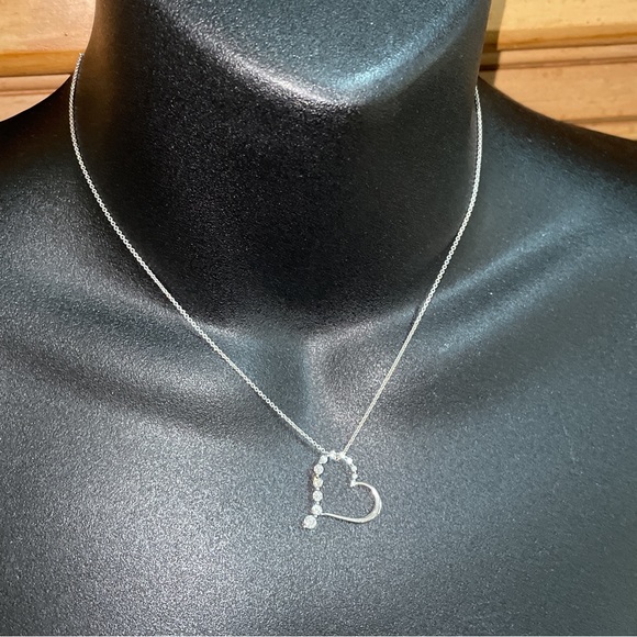 Solid 14K White Gold Modern Natural Diamond Heart Pendant Neck Chain Necklace - Picture 13 of 17